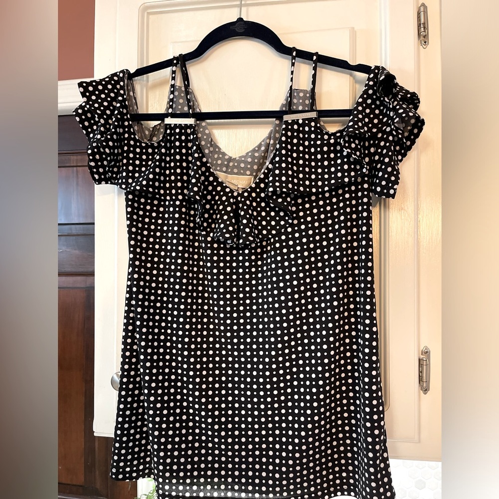MICHAEL KORS cold shoulder top, size M,‎ EUC